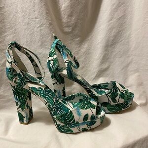 Aldo Monstera leaf chunky heel